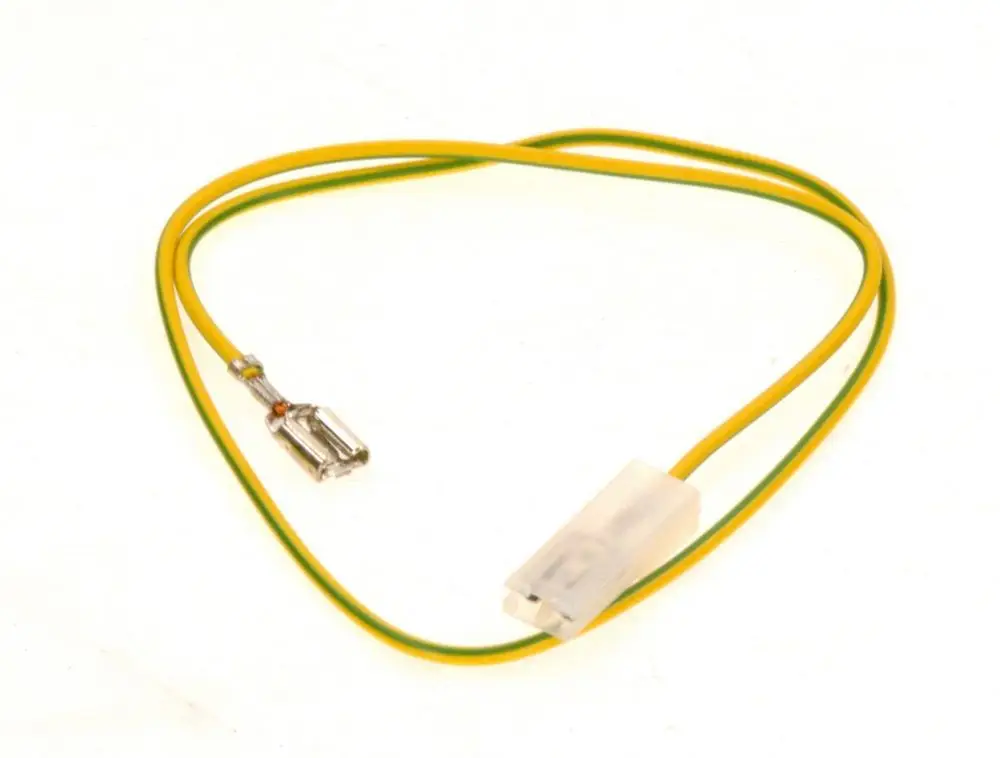 BOSCH Kabel mit gelben und grünen Drähten, ausgestattet mit einem Stecker auf der einen Seite und einer offenen Verbindung auf der anderen Seite.